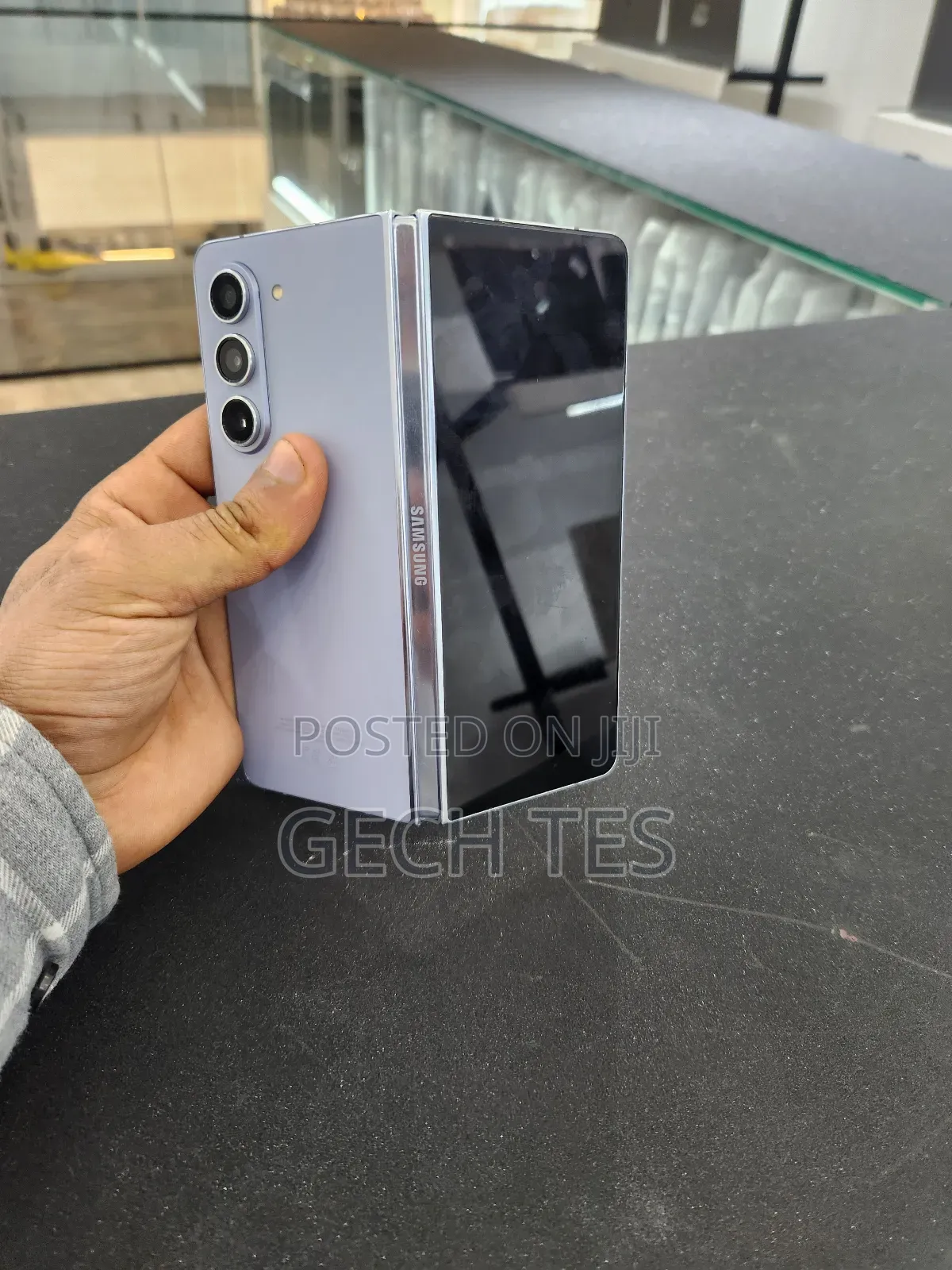 New Samsung Z 16 GB Blue