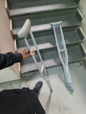 Photo - Axillary Bilateral Crutches名字adjustable Approximately Adjustable New