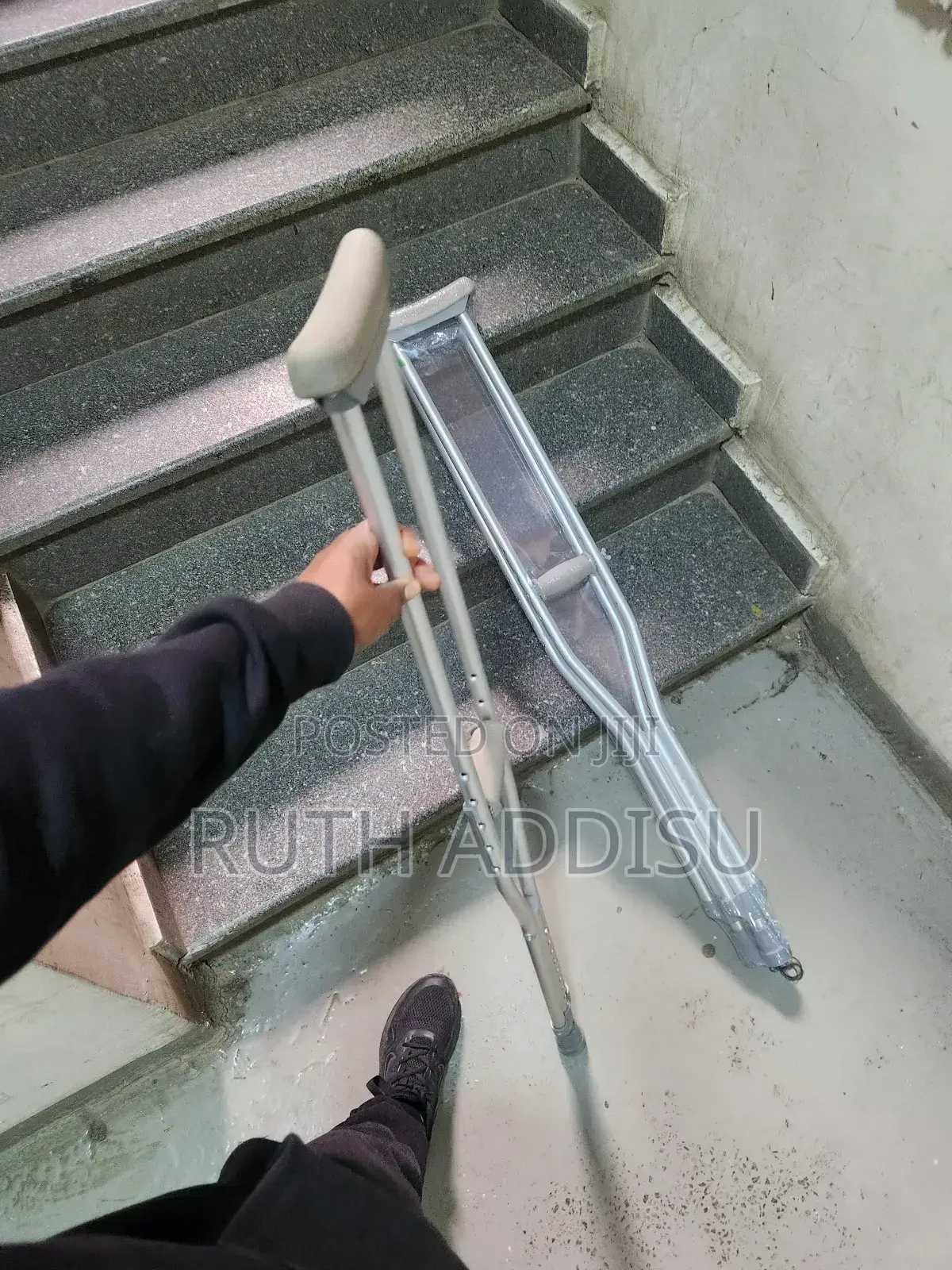 Axillary Bilateral Crutches痲我safe Non Slippery Rubber Bottom Crutches