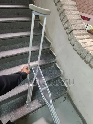 Photo - Axillary Bilateral Crutches輕鐵strong Adjustable Height Crutches New