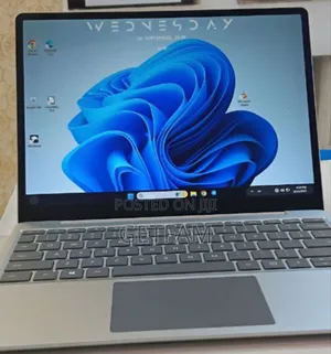 New Laptop Microsoft Surface 8GB Intel Core I5 SSD 128GB