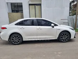 Toyota Corolla Cross Hybrid 2024 White