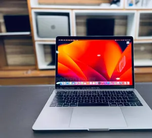 New Laptop Apple MacBook Pro 2017 8GB Intel Core I5 SSD 512GB