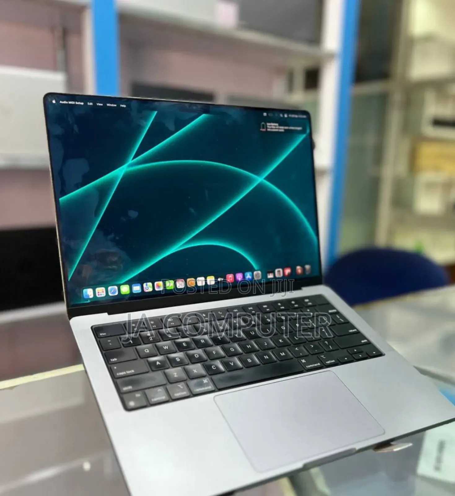 New Laptop Apple MacBook Pro M1 32GB Apple M1 Pro SSD 1T