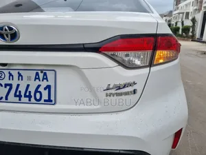 Toyota Corolla Cross Hybrid 2024 White