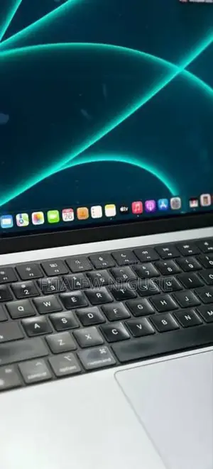 New Laptop Apple MacBook Pro M1 32GB Apple M1 Pro SSD 1T