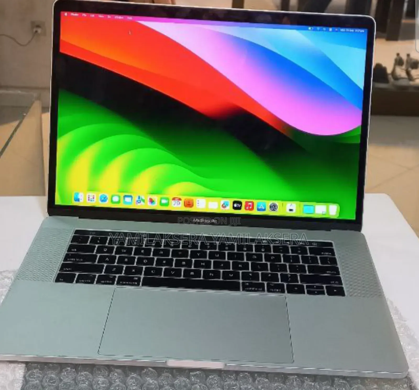 New Laptop Apple MacBook Pro 2017 16GB Intel Core I7 SSD 256GB