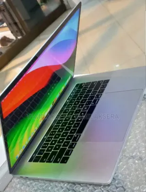New Laptop Apple MacBook Pro 2017 16GB Intel Core I7 SSD 256GB
