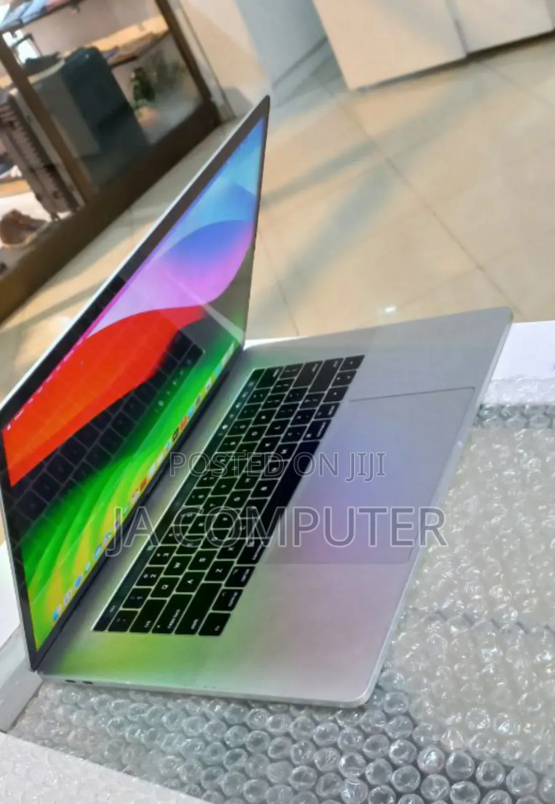 New Laptop Apple MacBook Pro 2017 16GB Intel Core I7 SSD 256GB