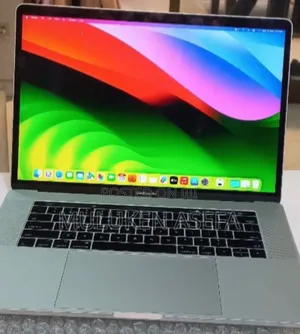 New Laptop Apple MacBook Pro 2017 16GB Intel Core I7 SSD 256GB