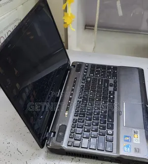 New Laptop Toshiba Satellite L730 4GB Intel Core I3 HDD 500GB