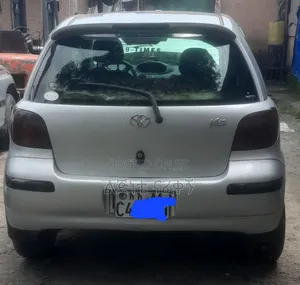 Toyota Vitz 2002 Silver
