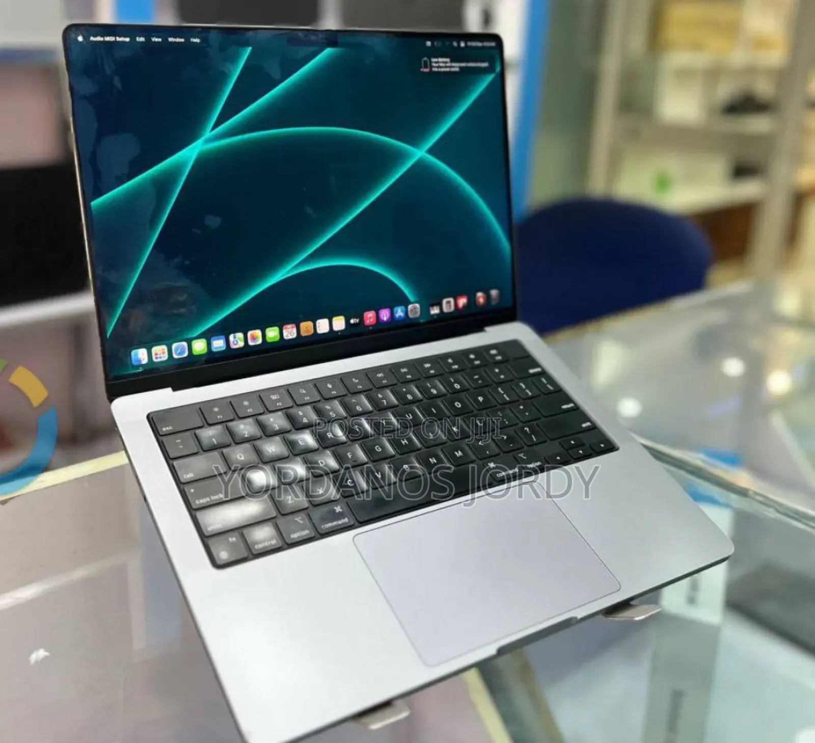 New Laptop Apple MacBook Pro M1 32GB Apple M1 Pro SSD 1T