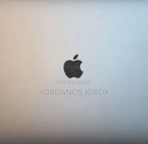 New Laptop Apple MacBook Pro 2017 16GB Intel Core I7 SSD 256GB