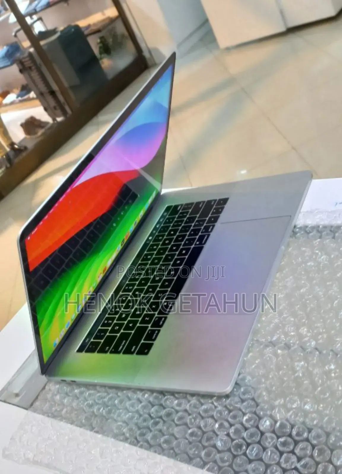 New Laptop Apple MacBook Pro 2017 16GB Intel Core I7 SSD 256GB
