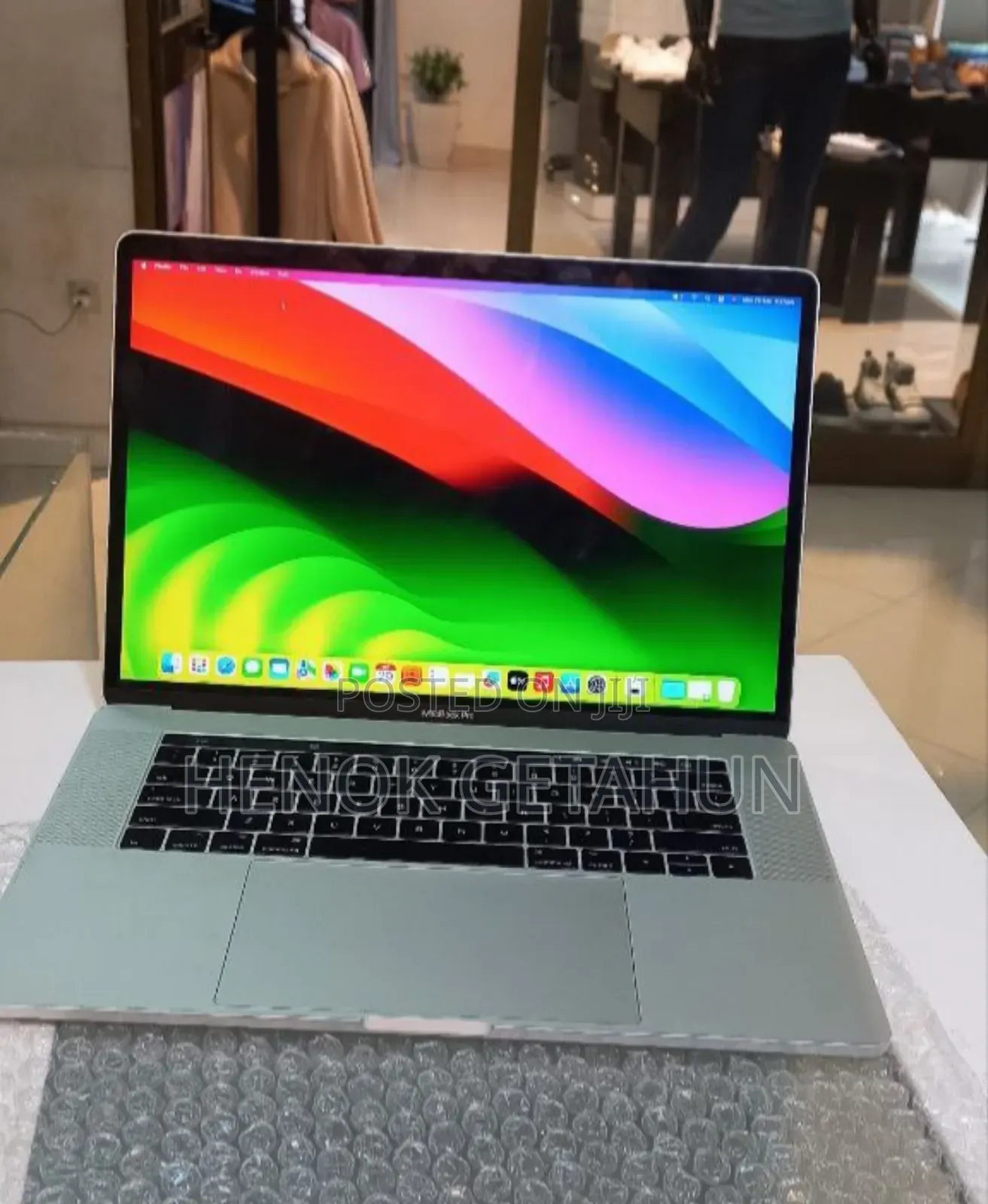 New Laptop Apple MacBook Pro 2017 16GB Intel Core I7 SSD 256GB