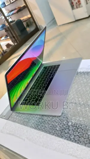 New Laptop Apple MacBook Pro 2017 16GB Intel Core i7 SSD 256GB