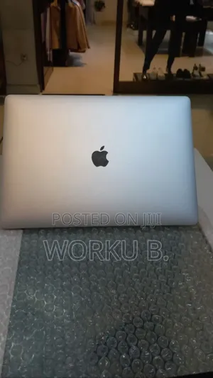 New Laptop Apple MacBook Pro 2017 16GB Intel Core i7 SSD 256GB