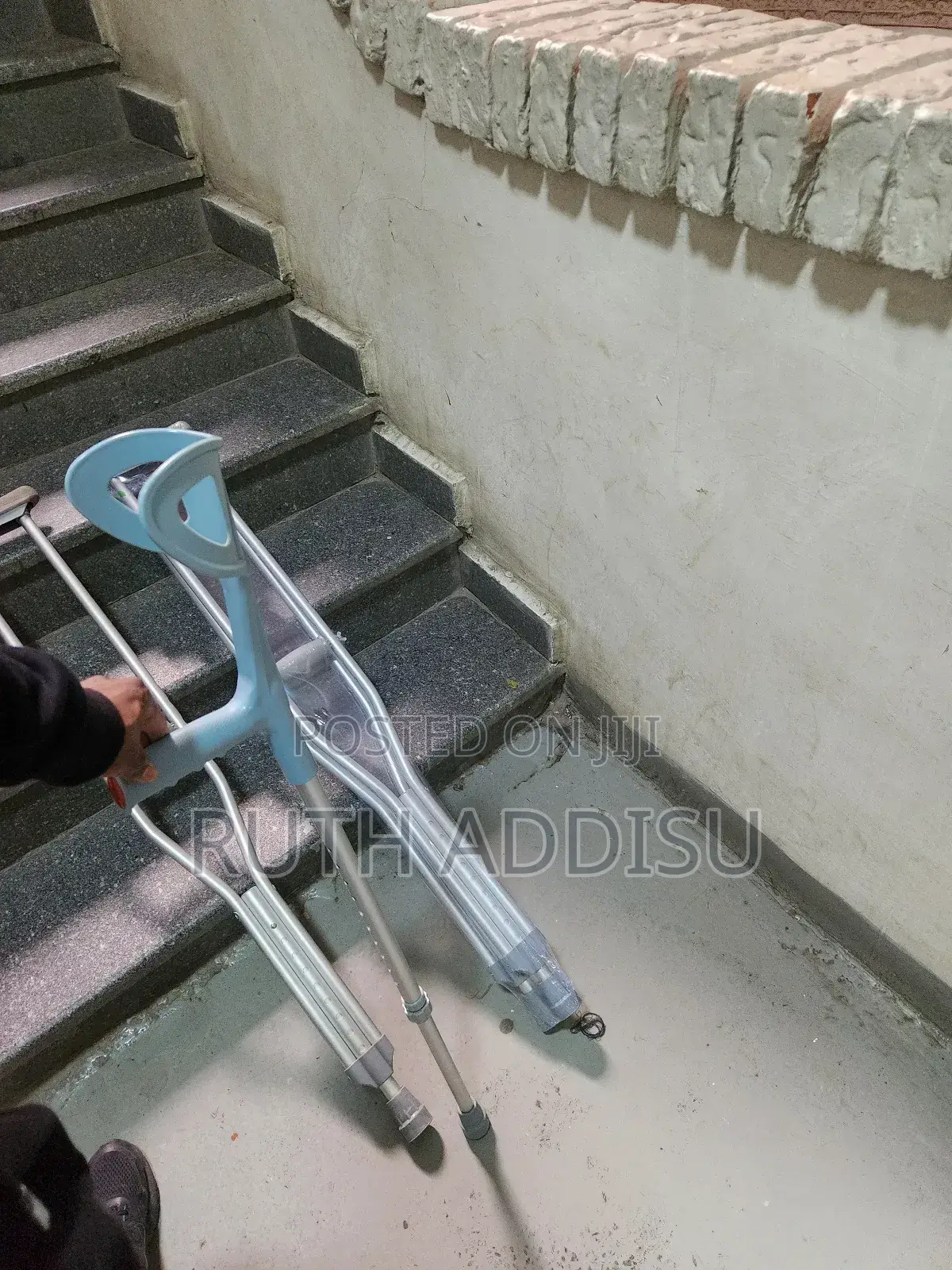 Movement Aid Bilateral Axillary Crutches峯到almunium Silver Crutches