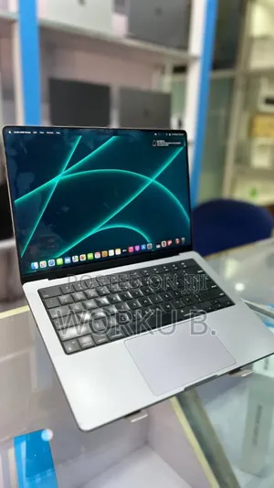 New Laptop Apple MacBook Pro M1 32GB Apple M1 Pro SSD 1T