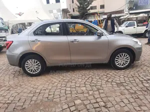 Photo - Suzuki Dzire 2022 Silver