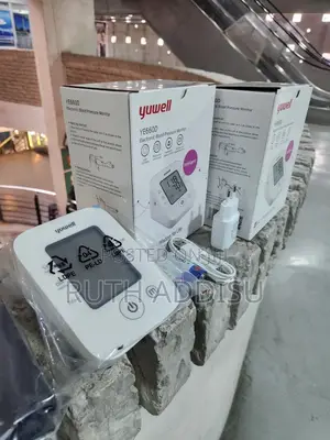 Photo - Yuwell Brand New Digital Blood Pressuer Monitor輕微bp Monitor Packed