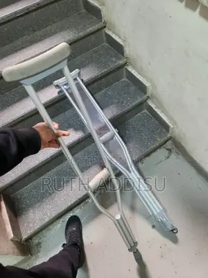 Photo - Almunium Adjustable Height Crutches輕鬆axillary Crutches轟動crutches New