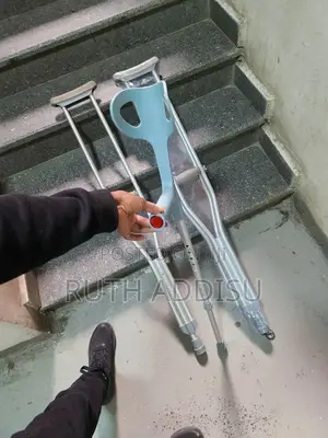 Photo - Elbow and Axillary Crutches痲你bilateral Crutches New管轄crutches Medical