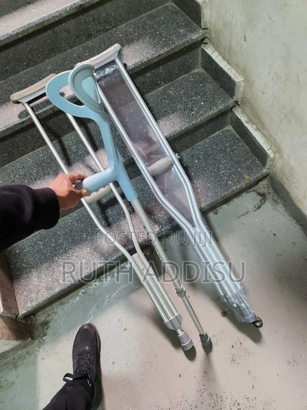 Axillary Bilateral Crutches廟號safe and Strong Crutches Almunium Crutche