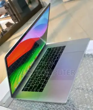 New Laptop Apple MacBook Pro 2017 16GB Intel Core I7 SSD 256GB