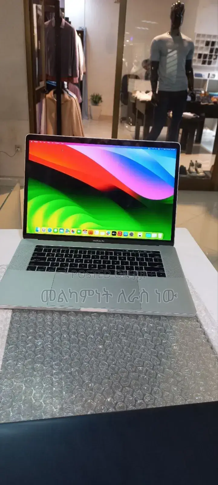 New Laptop Apple MacBook Pro 2017 16GB Intel Core I7 SSD 256GB