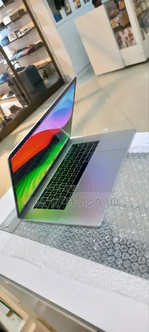 New Laptop Apple MacBook Pro 2017 16GB Intel Core I7 SSD 256GB