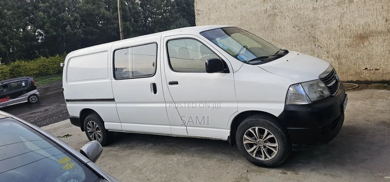 Toyota HiAce 2011 White