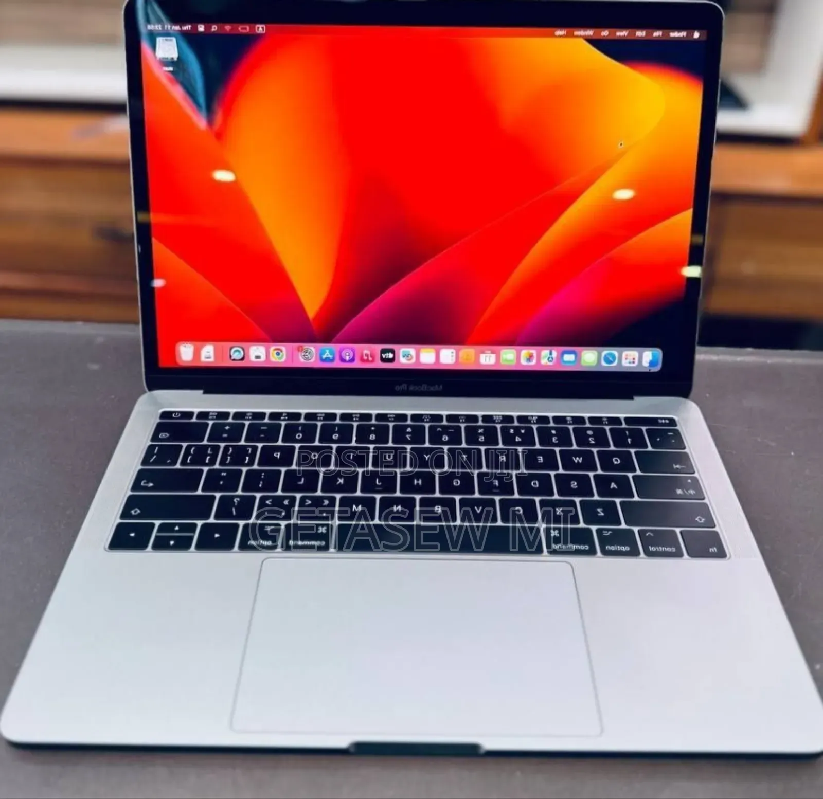 New Laptop Apple MacBook Pro 2017 8GB Intel Core I7 SSD 512GB