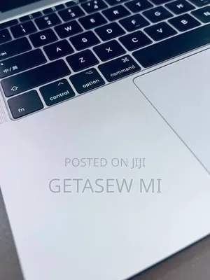 New Laptop Apple MacBook Pro 2017 8GB Intel Core I7 SSD 512GB