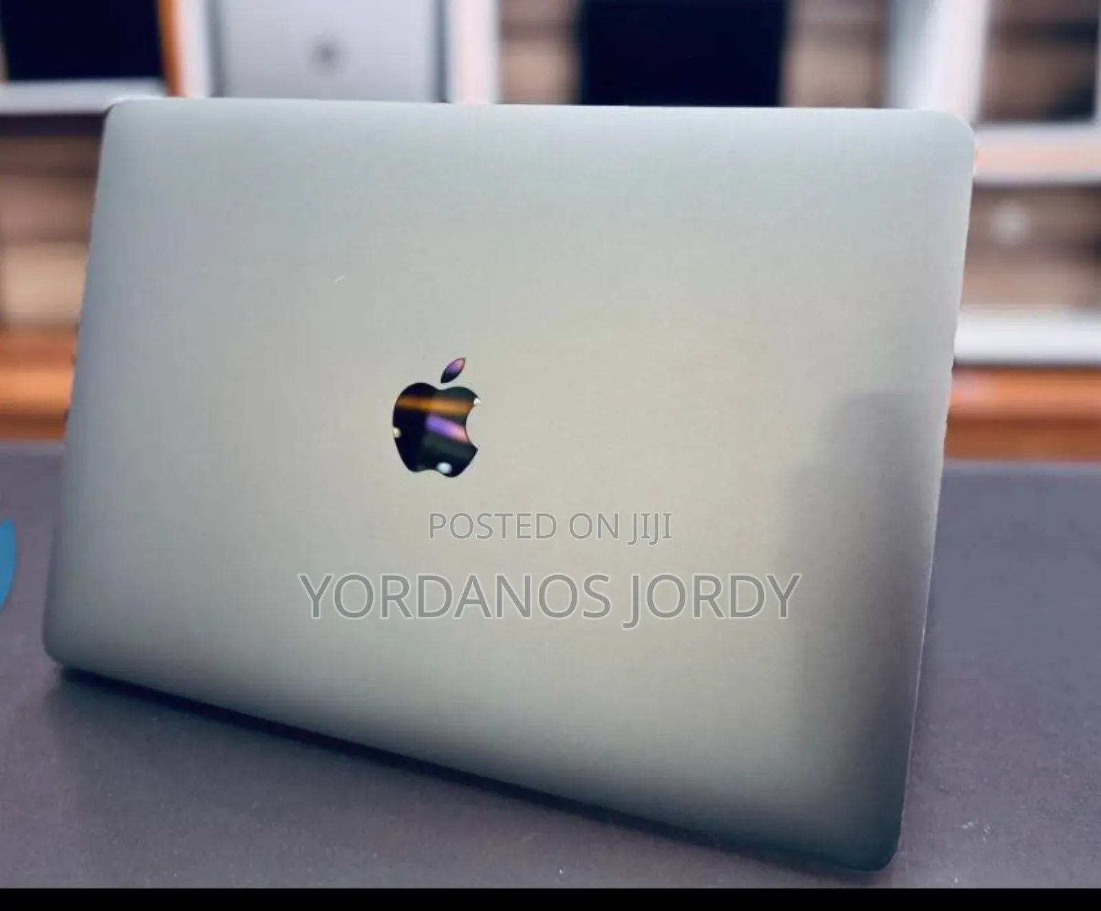 New Laptop Apple MacBook Pro 2017 8GB Intel Core i5 SSD 512GB