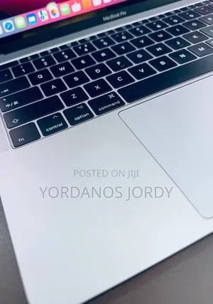 New Laptop Apple MacBook Pro 2017 8GB Intel Core i5 SSD 512GB