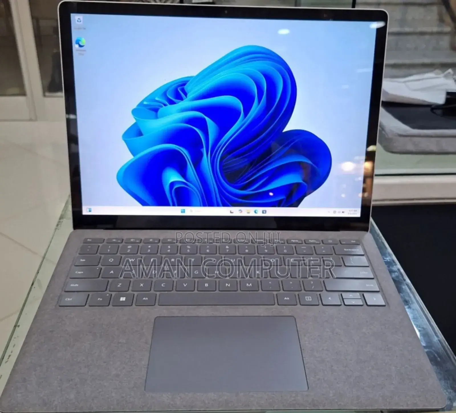 New Laptop Microsoft Surface 16GB Intel Core I7 SSD 512GB
