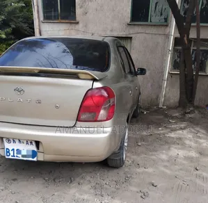 Toyota Platz 2001 Gold