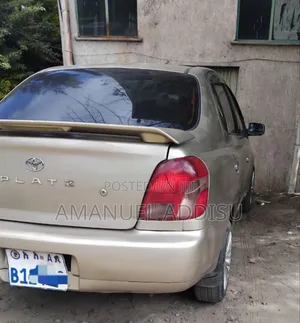 Toyota Platz 2001 Gold