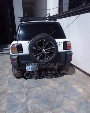 Toyota RAV4 1999 White