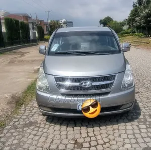 Photo - Hyundai Starex 2015 Silver