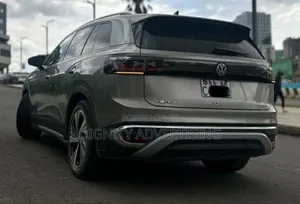 Volkswagen ID.6 2022 Silver