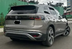 Volkswagen ID.6 2022 Silver