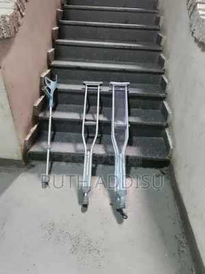 Axillary Bilateral Crutches宛若almunium Stainless Crutches䐭你adjustable