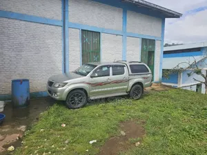 Photo - Toyota Hilux 3.0 D-4D 4x4 2015 Silver