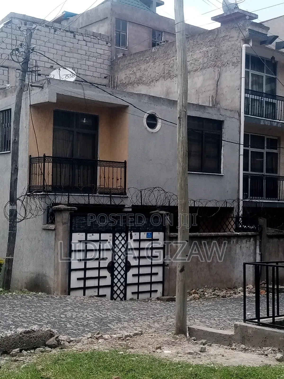 3bdrm House in Akaky Kaliti for sale