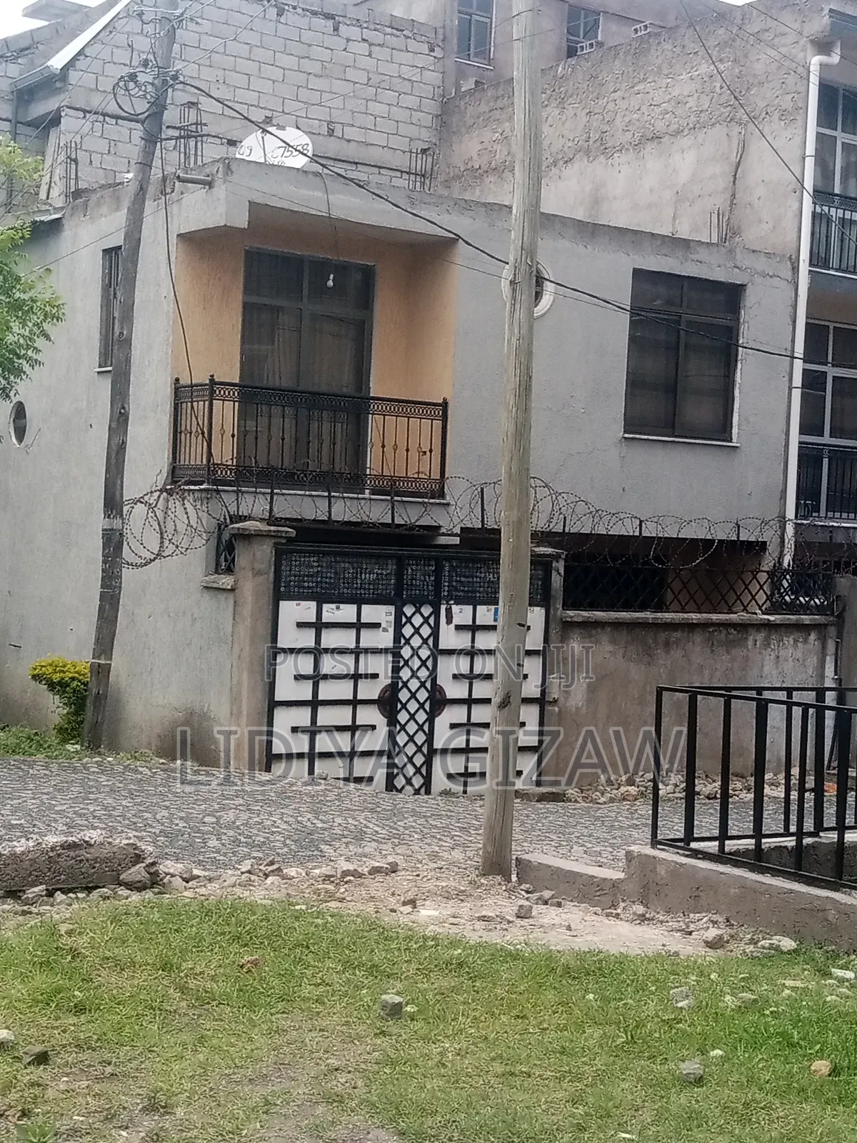 3bdrm House in Akaky Kaliti for sale