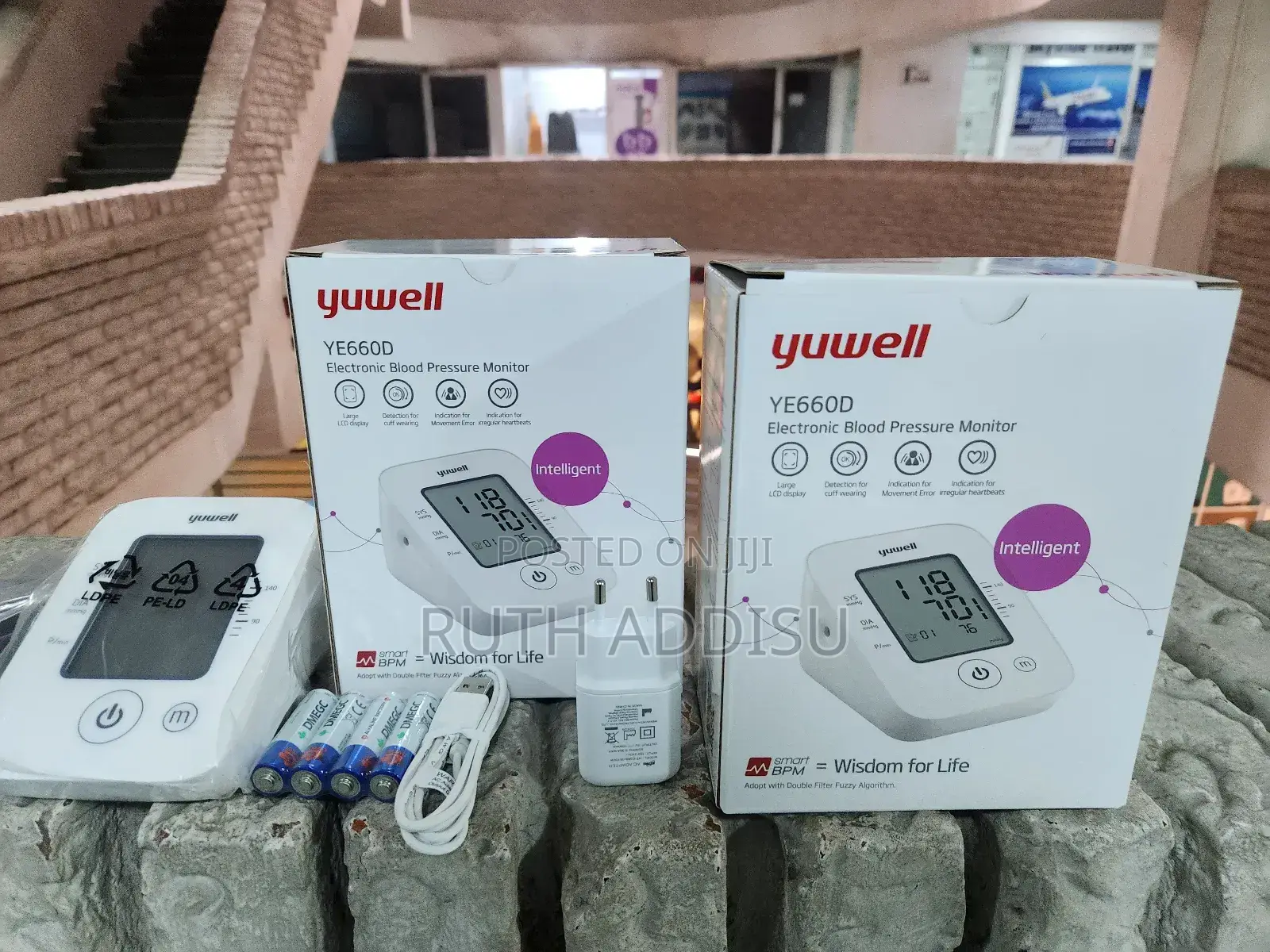 Yuwell Big LCD Monitor Screen Digital Blood Pressuer Monitor