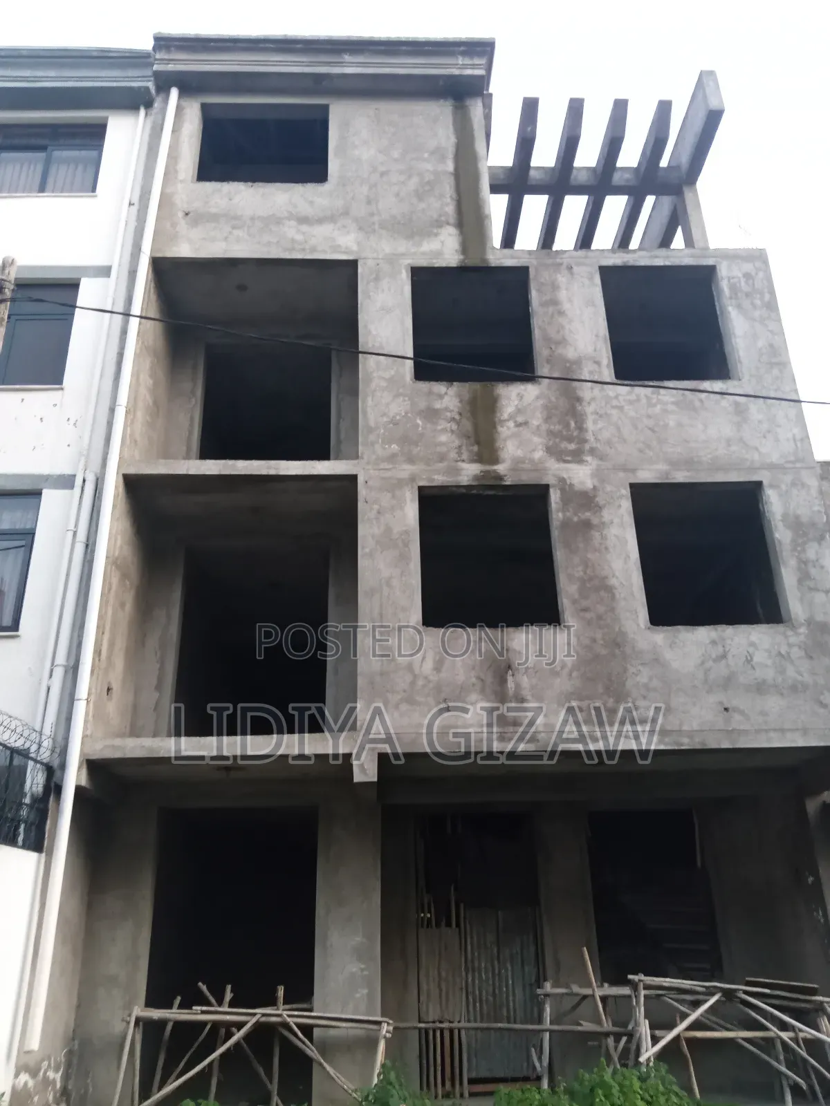 5bdrm House in Akaky Kaliti for sale